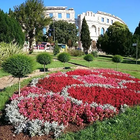 Karoca 2 * Pula