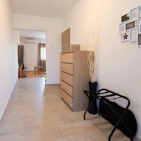 Karoca 2 Apartment