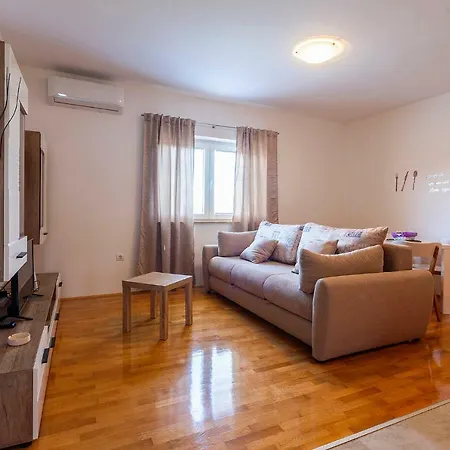 Apartment Karoca 2