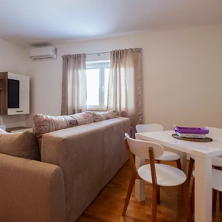 Apartment Karoca 2 Pula
